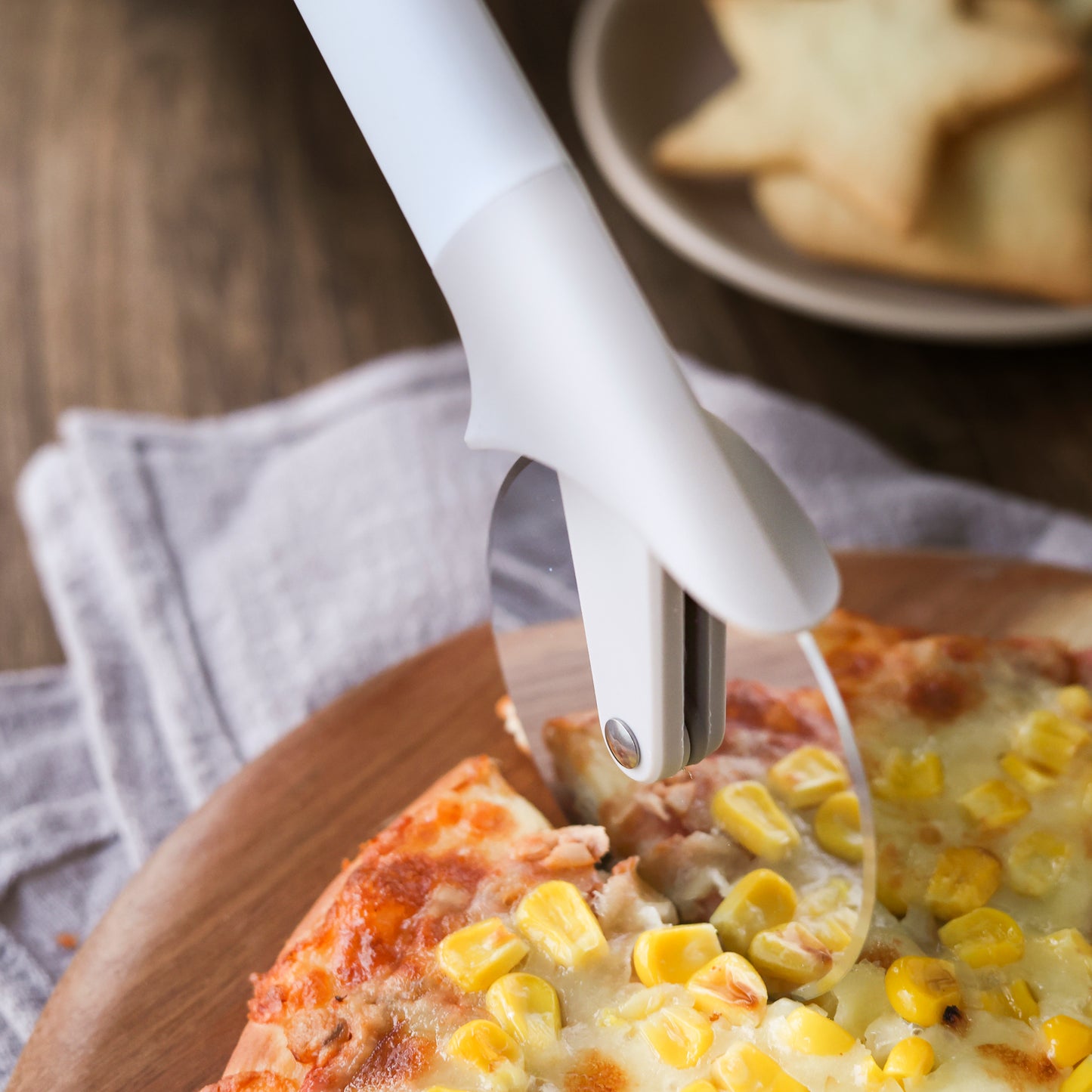 Pizza cutter-قاطعة البيتزا