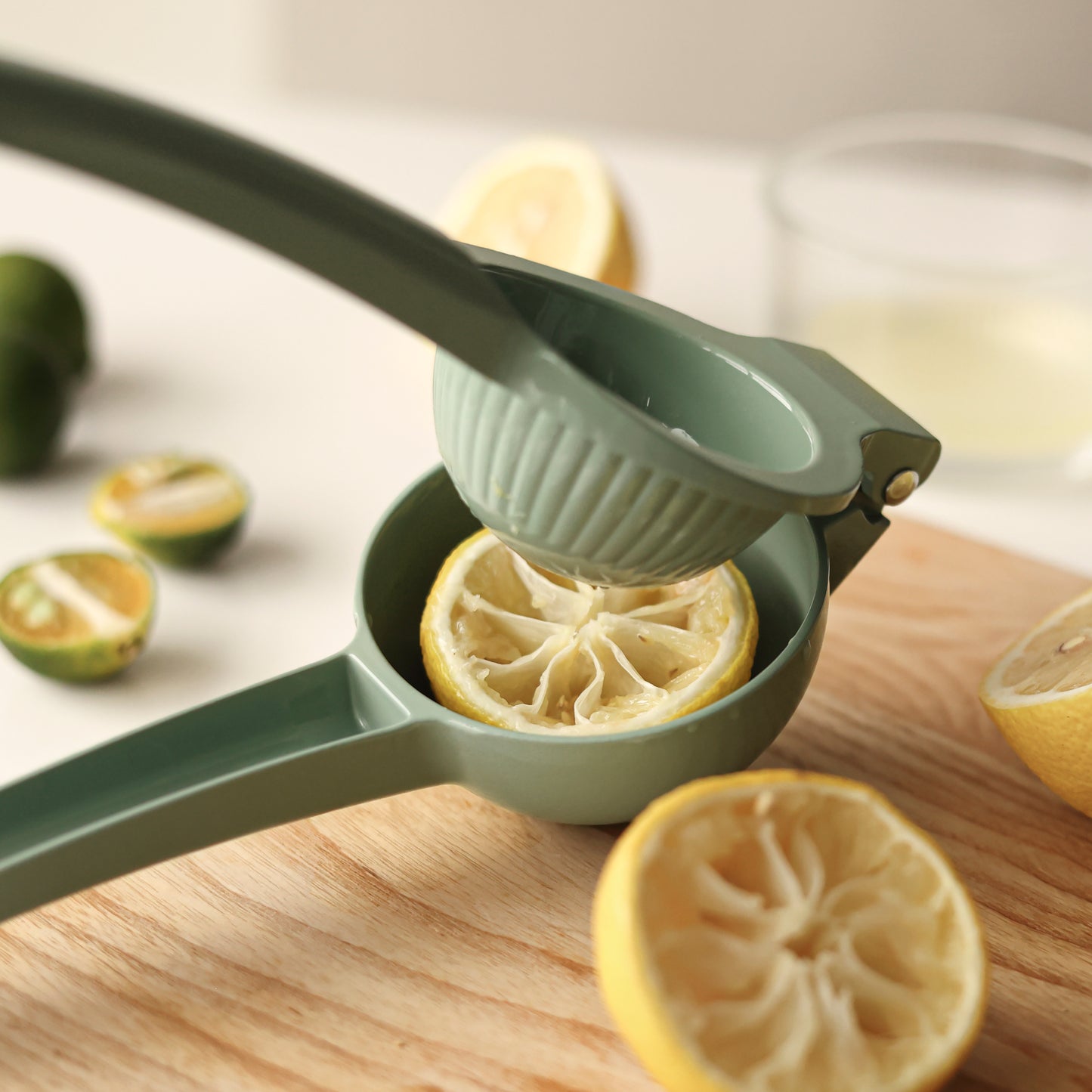 Lemon Juicer - عصارة الليمون